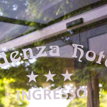 Hotel Fidenza Bagian luar foto