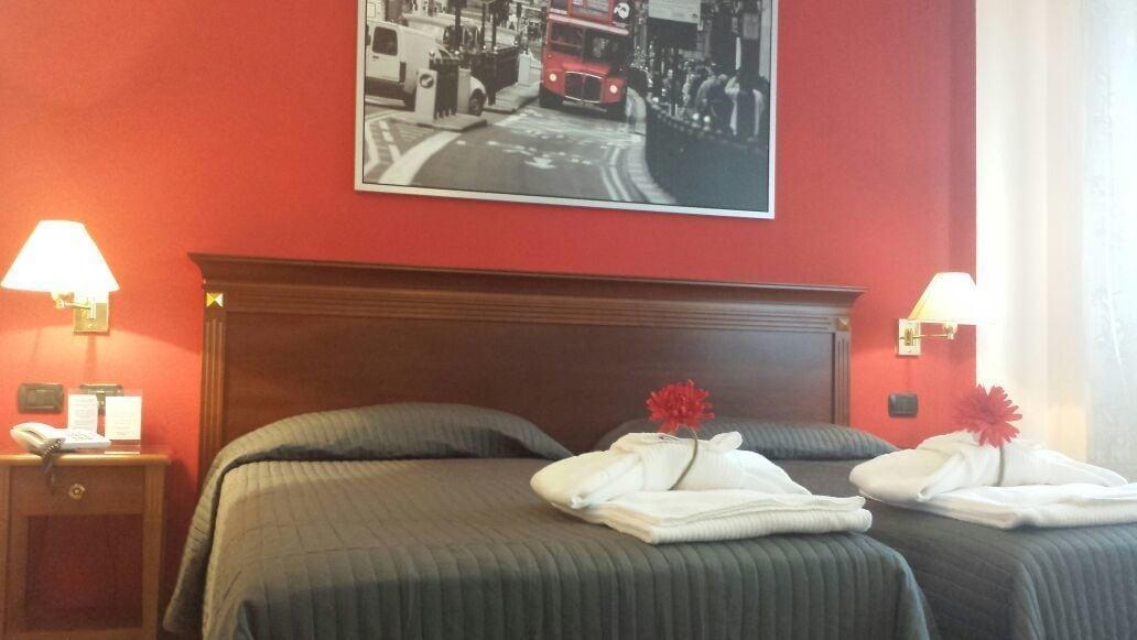 Hotel Fidenza Bagian luar foto