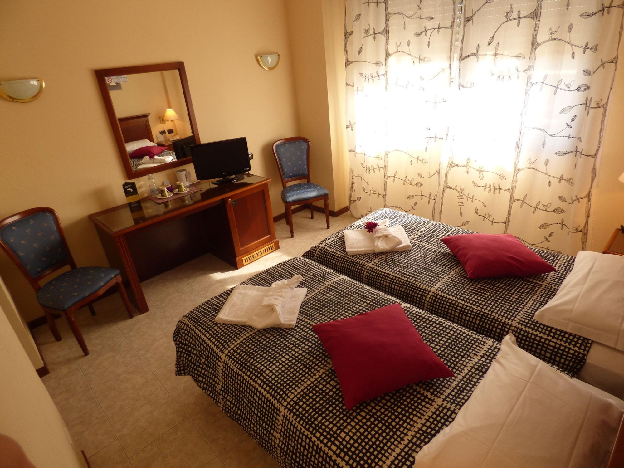 Hotel Fidenza Bagian luar foto