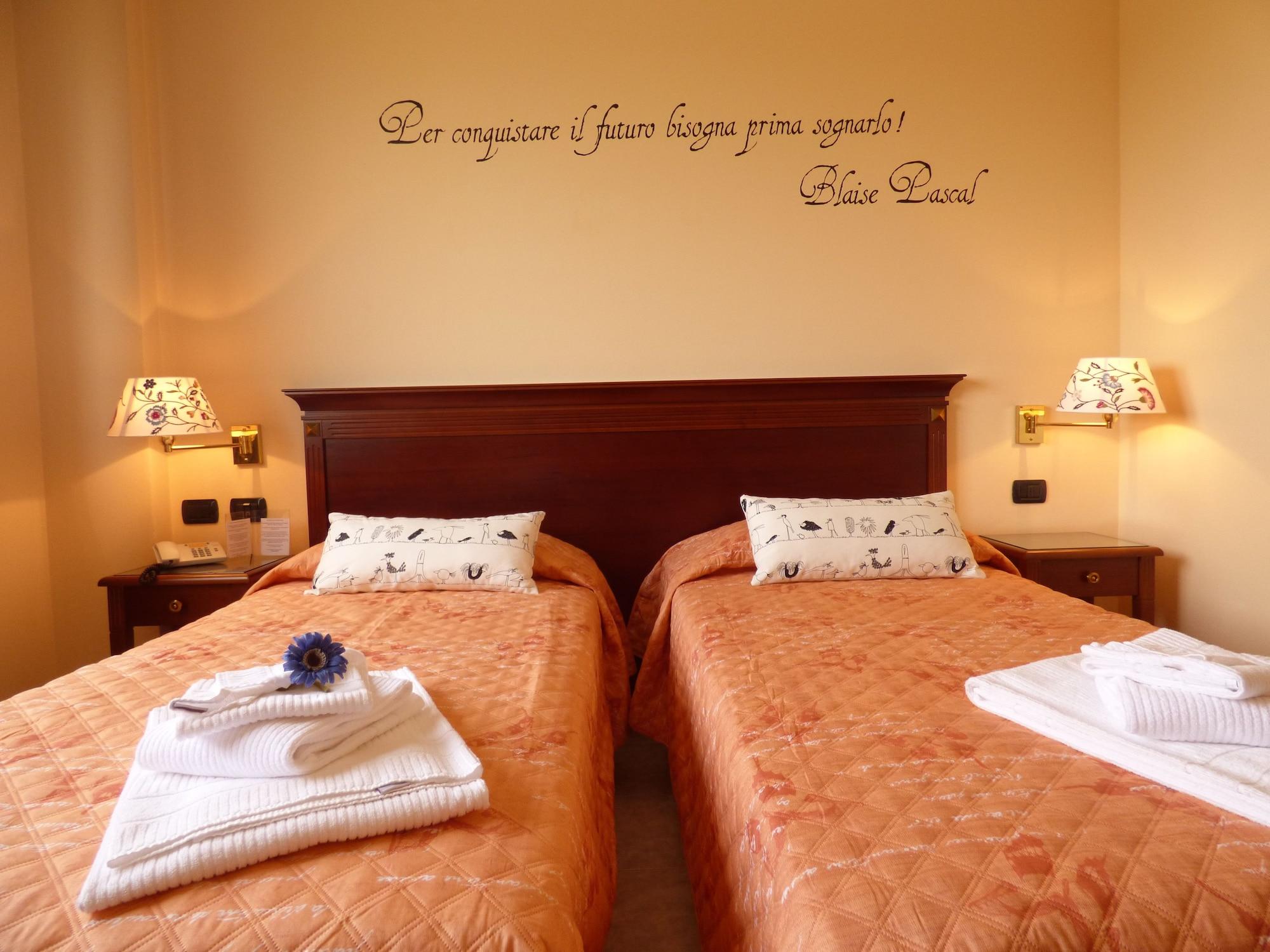Hotel Fidenza Bagian luar foto