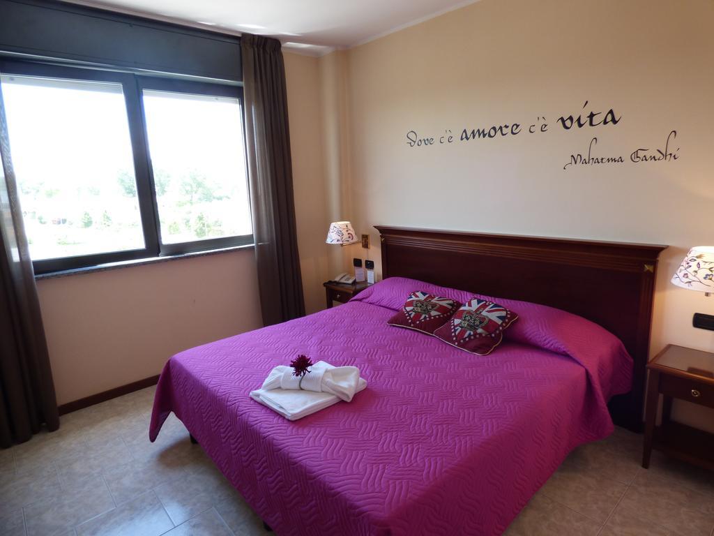 Hotel Fidenza Bagian luar foto