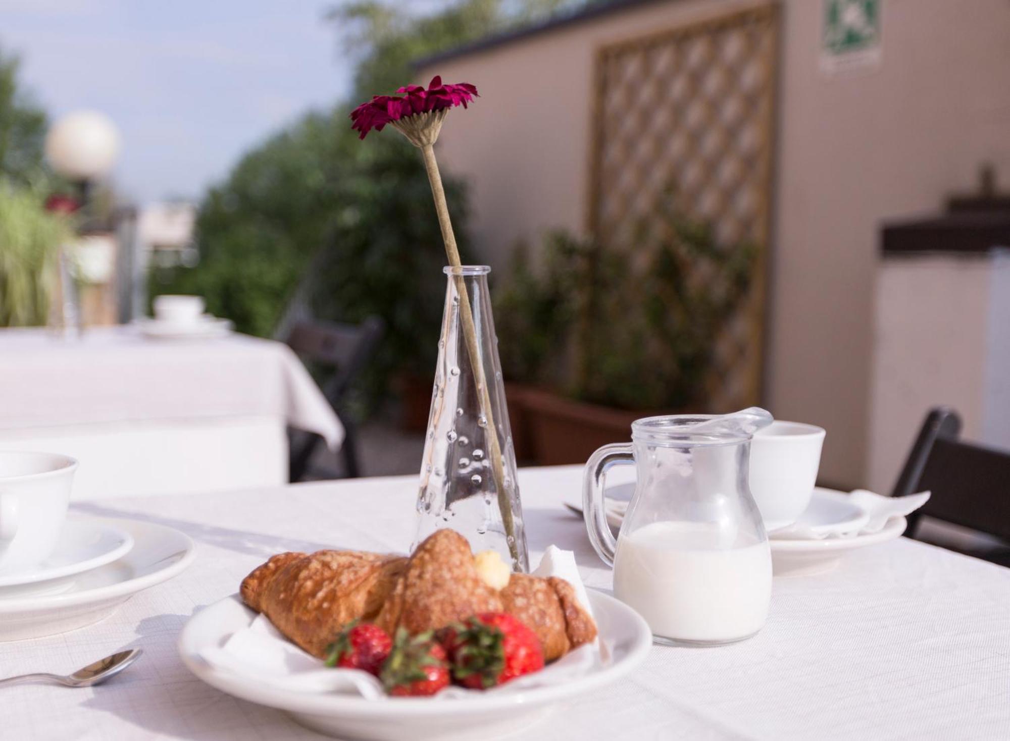 Hotel Fidenza Bagian luar foto