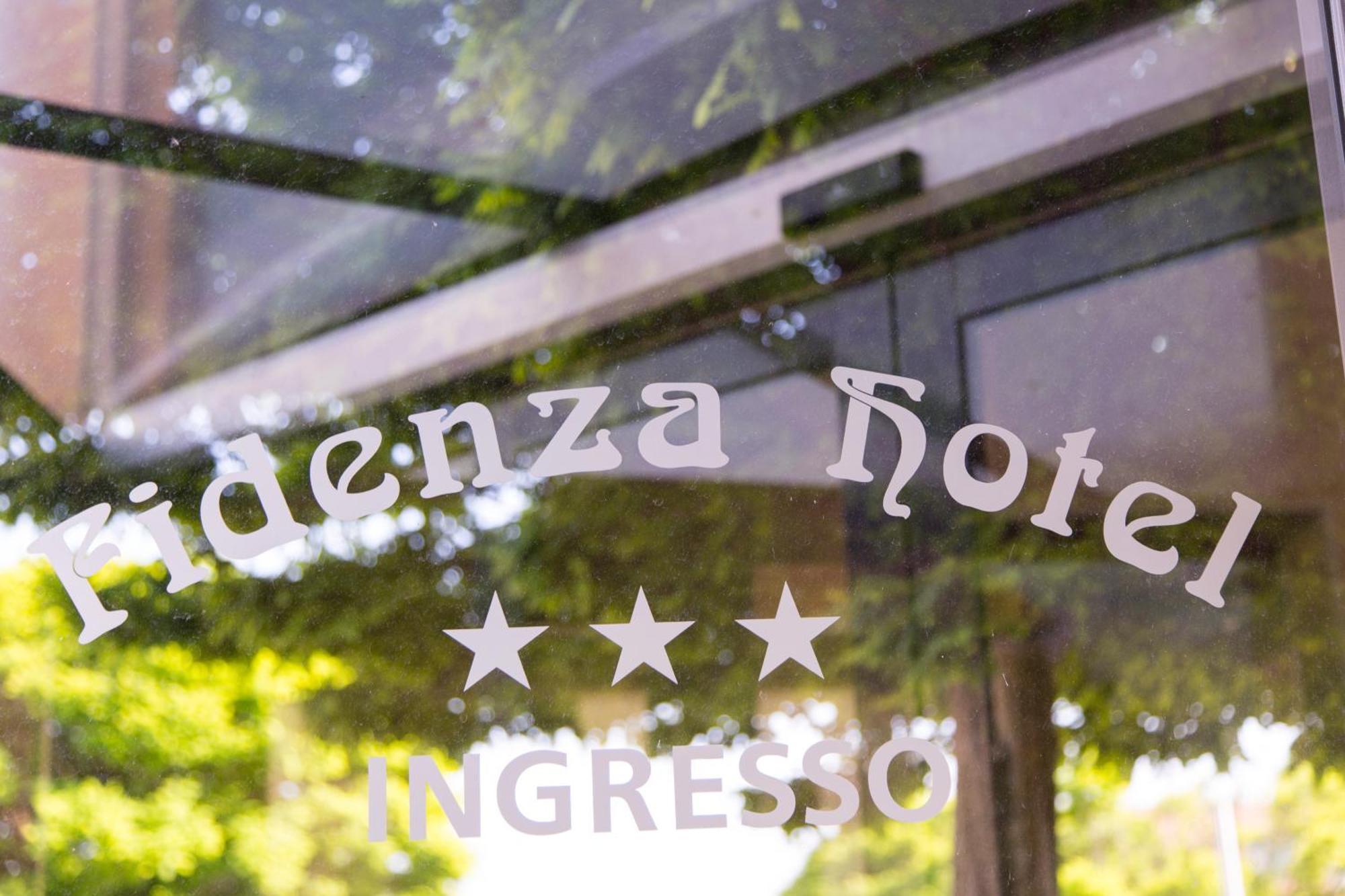 Hotel Fidenza Bagian luar foto