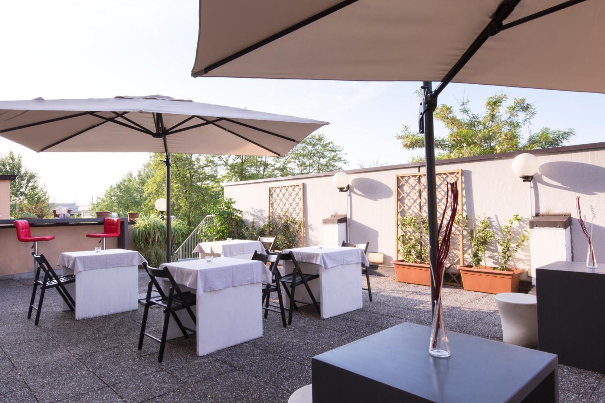 Hotel Fidenza Bagian luar foto